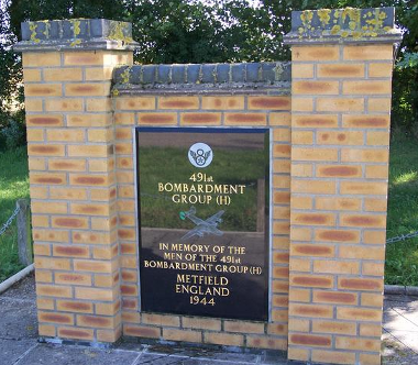The memorial honouring the 491st Bomb Group and other units which flew from Metfield. It stands at the south-west corner of the airfield.